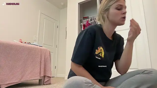 PaigePawg online show from November 2025 04:53:02 PM