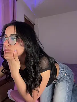 Snapshot of Emily-14 chatting on February 2026 05:28:01 AM Emily-14 online show from February 2026 05:28:01 AM