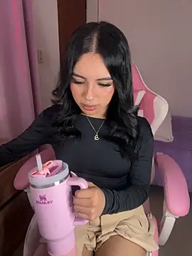 Snapshot of Emily-14 chatting on February 2026 04:43:02 AM Emily-14 online show from February 2026 04:43:02 AM