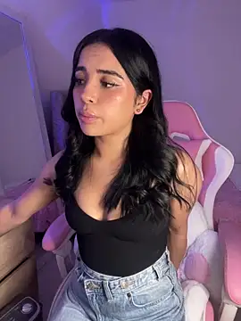 Snapshot of Emily-14 chatting on March 2026 04:40:02 AM Emily-14 online show from March 2026 04:40:02 AM