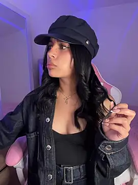 Emily-14 online show from March 2026 07:01:01 AM