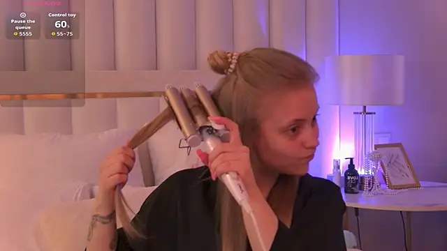 Snapshot of DorisHell chatting on September 2025 03:00:01 AM DorisHell online show from September 2025 03:00:01 AM