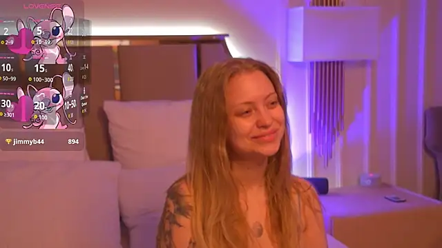 Snapshot of DorisHell chatting on October 2025 04:13:02 AM DorisHell online show from October 2025 04:13:02 AM