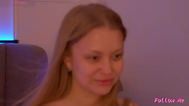 Snapshot of DorisHell chatting on December 2025 12:16:02 AM DorisHell online show from December 2025 12:16:02 AM