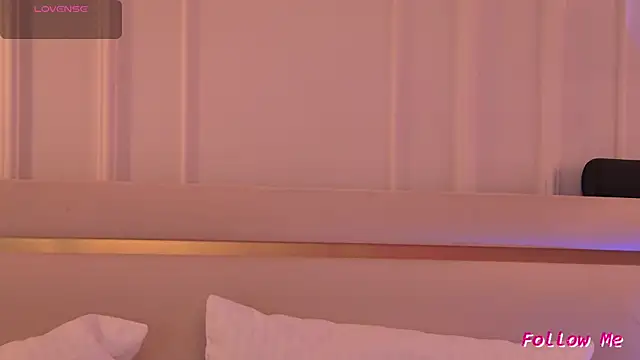 Snapshot of DorisHell chatting on December 2025 12:18:02 AM DorisHell online show from December 2025 12:18:02 AM