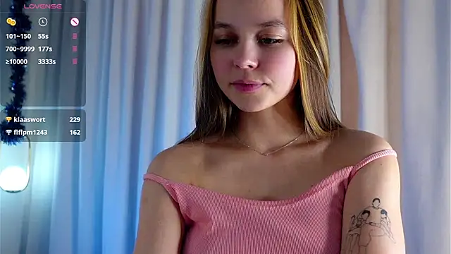 Snapshot of FalineDowlen chatting on December 2024 04:12:01 AM FalineDowlen online show from December 2024 04:12:01 AM