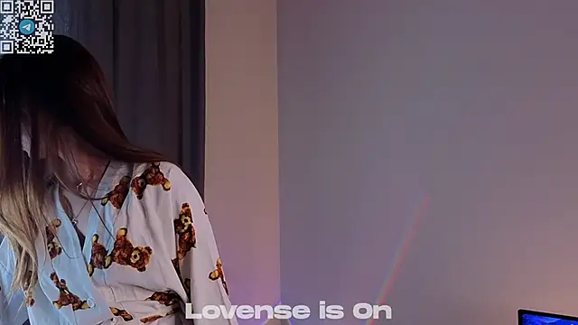 FalineDowlen online show from November 2025 02:10:02 AM