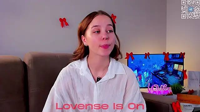 Snapshot of FalineDowlen chatting on February 2026 02:41:01 AM FalineDowlen online show from February 2026 02:41:01 AM