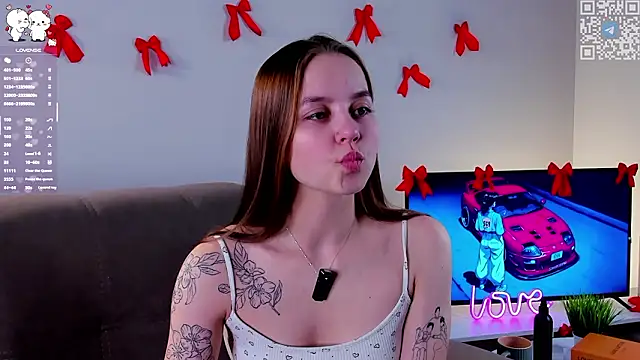 Snapshot of FalineDowlen chatting on February 2026 02:18:02 AM FalineDowlen online show from February 2026 02:18:02 AM