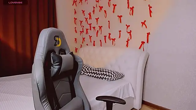 Milla Aheo online show from April 2026 12:58:02 PM