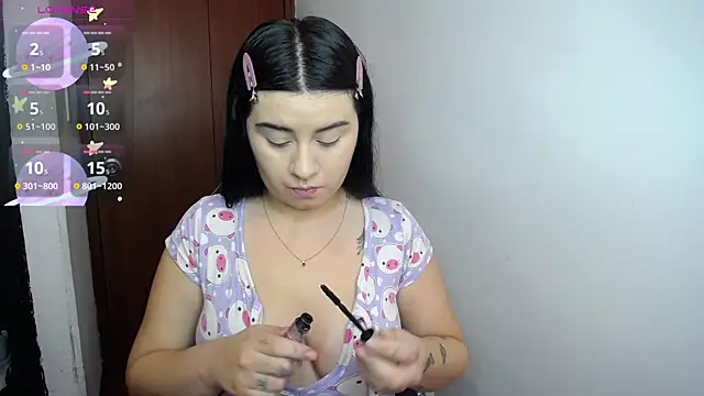 Snapshot of SaraBraun_ chatting on January 2025 04:00:02 PM SaraBraun online show from January 2025 04:00:02 PM