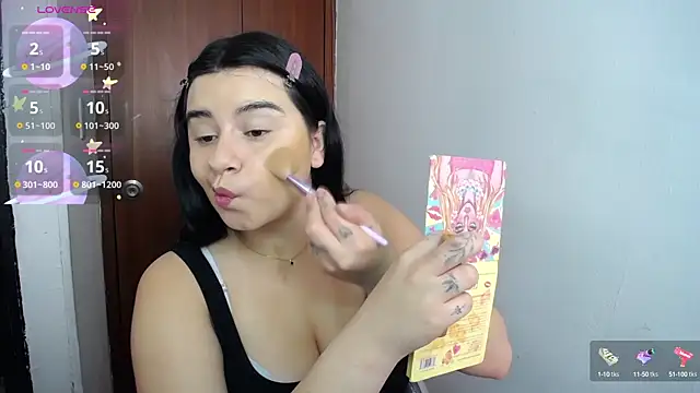 Snapshot of SaraBraun_ chatting on January 2025 02:43:01 PM SaraBraun online show from January 2025 02:43:01 PM