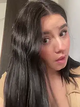 Snapshot of SaraBraun_ chatting on February 2025 06:05:01 PM SaraBraun online show from February 2025 06:05:01 PM