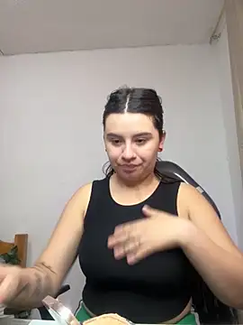 Snapshot of SaraBraun_ chatting on September 2025 04:45:02 PM SaraBraun online show from September 2025 04:45:02 PM