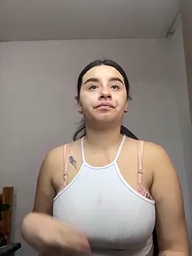 Snapshot of SaraBraun_ chatting on October 2025 04:47:02 PM SaraBraun online show from October 2025 04:47:02 PM