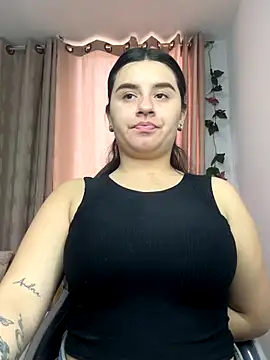 Snapshot of SaraBraun_ chatting on October 2025 06:29:01 PM SaraBraun online show from October 2025 06:29:01 PM