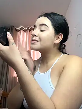 Snapshot of SaraBraun_ chatting on October 2025 04:19:01 PM SaraBraun online show from October 2025 04:19:01 PM