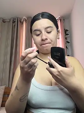 Snapshot of SaraBraun_ chatting on October 2025 04:47:01 PM SaraBraun online show from October 2025 04:47:01 PM