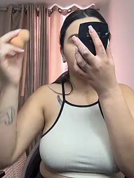 Snapshot of SaraBraun_ chatting on October 2025 04:33:01 PM SaraBraun online show from October 2025 04:33:01 PM