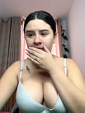 Snapshot of SaraBraun_ chatting on November 2025 04:42:01 PM SaraBraun online show from November 2025 04:42:01 PM