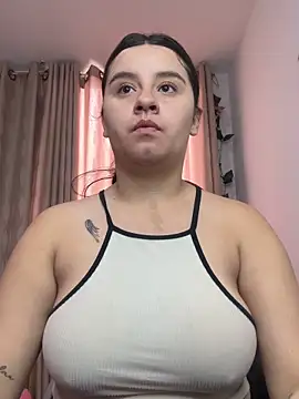 Snapshot of SaraBraun_ chatting on November 2025 04:28:02 PM SaraBraun online show from November 2025 04:28:02 PM