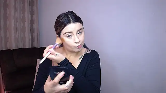 Snapshot of SaraBraun_ chatting on December 2025 05:42:02 PM SaraBraun online show from December 2025 05:42:02 PM