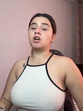 Snapshot of SaraBraun_ chatting on December 2025 04:03:02 PM SaraBraun online show from December 2025 04:03:02 PM