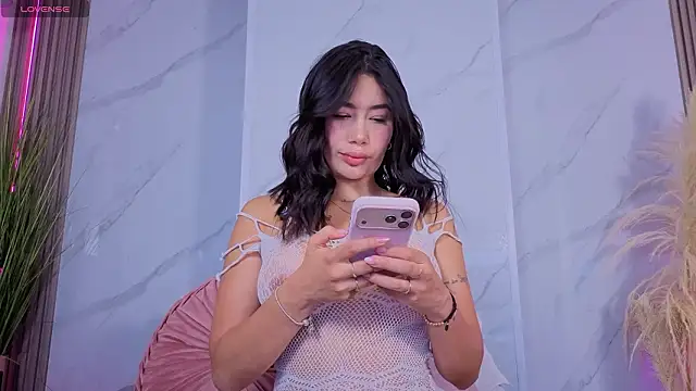 Chlooee   online show from February 2026 01:32:01 AM