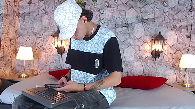 Snapshot of Samuel_Hilton chatting on December 2024 10:39:02 AM Samuel Hilton online show from December 2024 10:39:02 AM