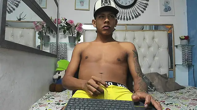 mr stiven  online show from January 2025 04:33:02 AM