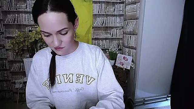 Lina Star S online show from November 2025 10:15:02 AM