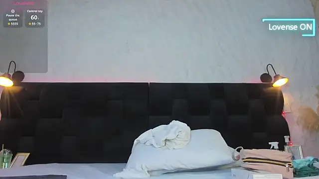 Camila  Gomez online show from December 2025 12:25:02 PM