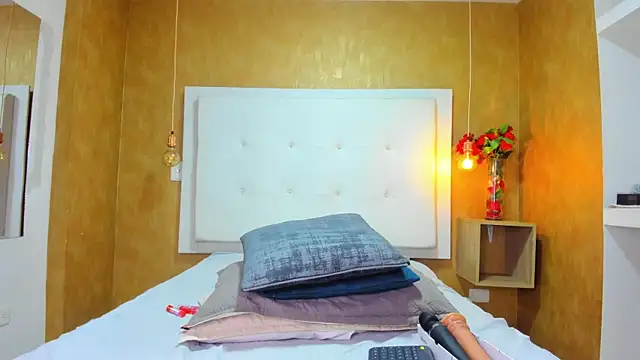 Milaspetite online show from March 2026 08:32:01 PM