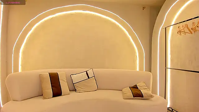 BellaCarteer  online show from March 2026 12:42:02 PM