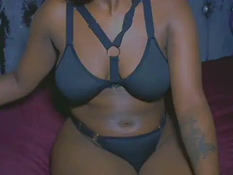 Snapshot of BrickyGirl chatting on December 2024 01:29:01 AM BrickyGirl online show from December 2024 01:29:01 AM