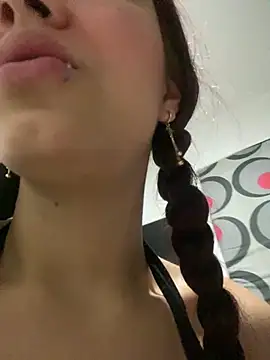 thamygomezz online show from January 2025 11:09:02 AM