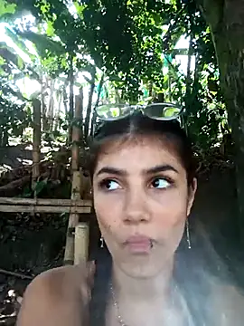 thamygomezz online show from September 2025 04:06:02 PM