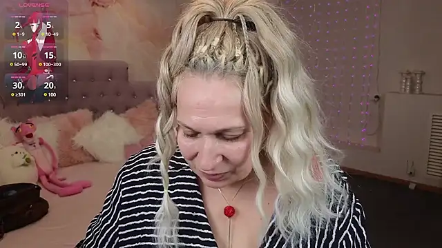 Snapshot of Penelope_Pinky chatting on February 2025 02:24:01 PM Penelope Pinky online show from February 2025 02:24:01 PM