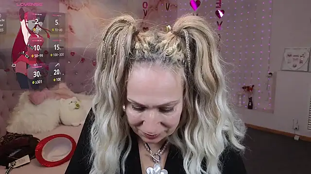 Snapshot of Penelope_Pinky chatting on February 2025 08:41:02 PM Penelope Pinky online show from February 2025 08:41:02 PM