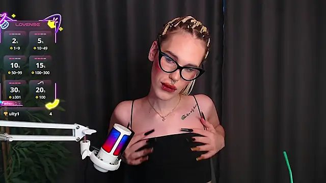 Snapshot of Cassie_Bae chatting on December 2025 11:27:02 AM Cassie Bae online show from December 2025 11:27:02 AM