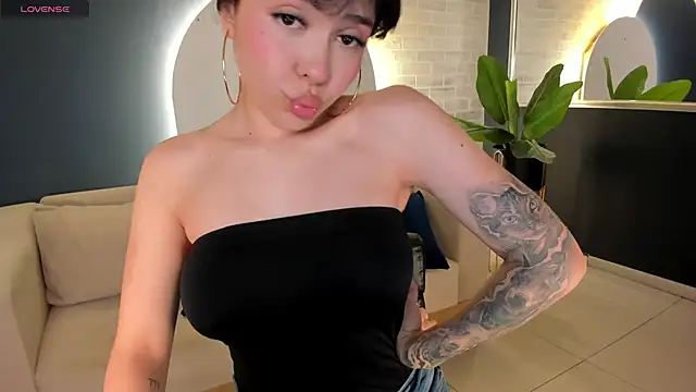 FernandaX1 online show from March 2025 06:52:01 PM