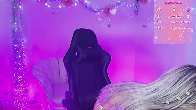 Snapshot of EmmaJhonnsson chatting on December 2024 08:00:02 PM EmmaJhonnsson online show from December 2024 08:00:02 PM