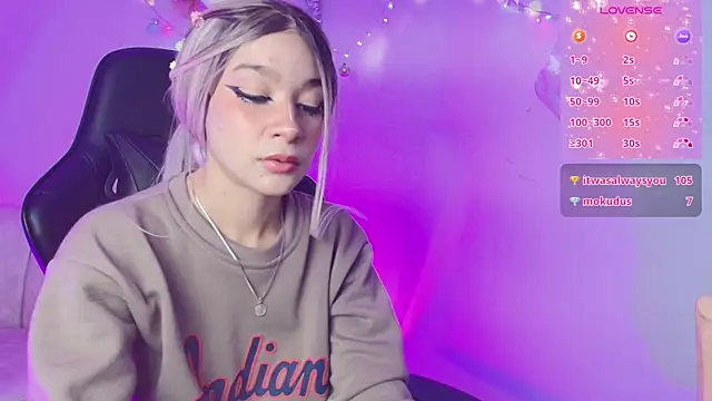 Snapshot of EmmaJhonnsson chatting on December 2024 11:03:01 PM EmmaJhonnsson online show from December 2024 11:03:01 PM