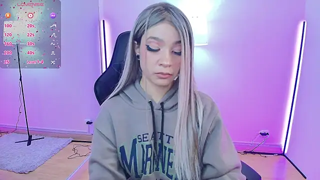 Snapshot of EmmaJhonnsson chatting on January 2025 08:54:01 AM EmmaJhonnsson online show from January 2025 08:54:01 AM