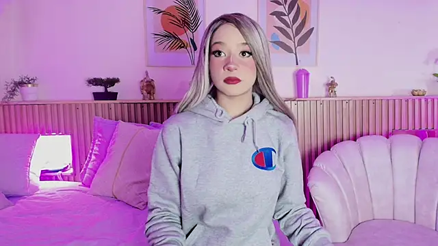 Snapshot of EmmaJhonnsson chatting on February 2025 08:32:01 PM EmmaJhonnsson online show from February 2025 08:32:01 PM