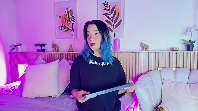 Snapshot of EmmaJhonnsson chatting on February 2025 08:37:01 PM EmmaJhonnsson online show from February 2025 08:37:01 PM