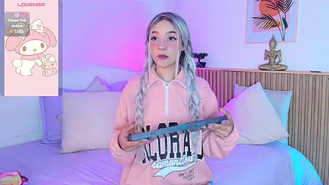 Snapshot of EmmaJhonnsson chatting on February 2025 08:44:01 PM EmmaJhonnsson online show from February 2025 08:44:01 PM