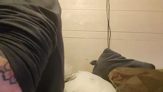 Huntzg23 online show from February 2026 07:51:01 AM