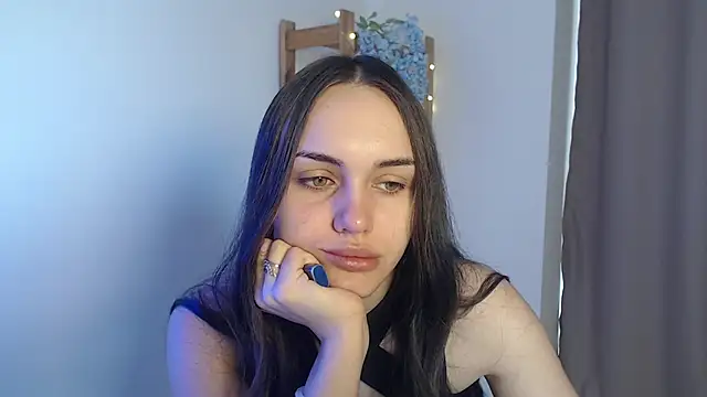 IrinaShayk18 online show from January 2025 08:32:02 AM