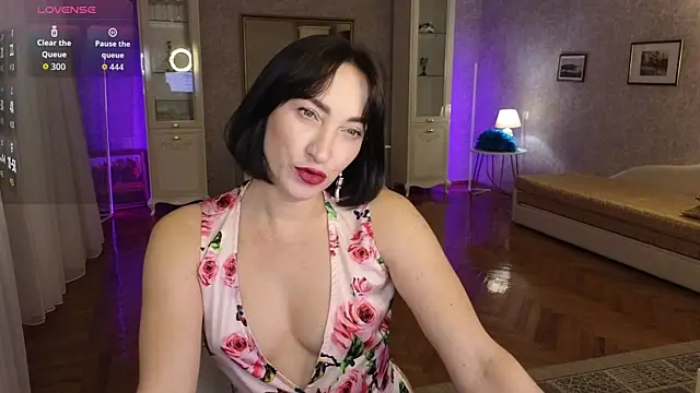 AnneHaddaway online show from November 2025 07:02:02 PM